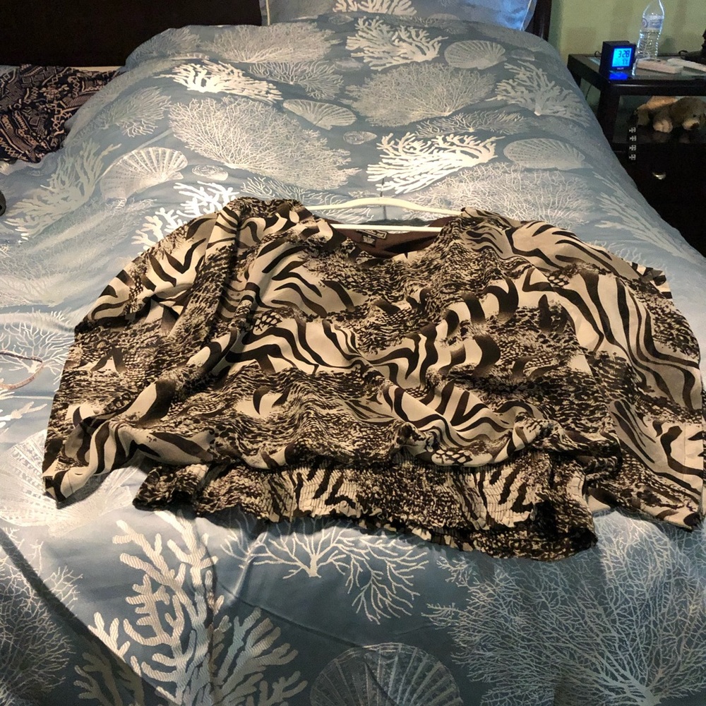 Brown and tan woman’s shirt